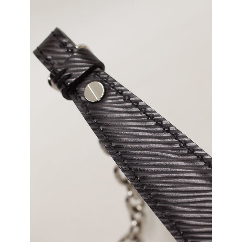 Louis Vuitton Epi Twist MM Shoulder Bag Noir - Picture 4 of 8